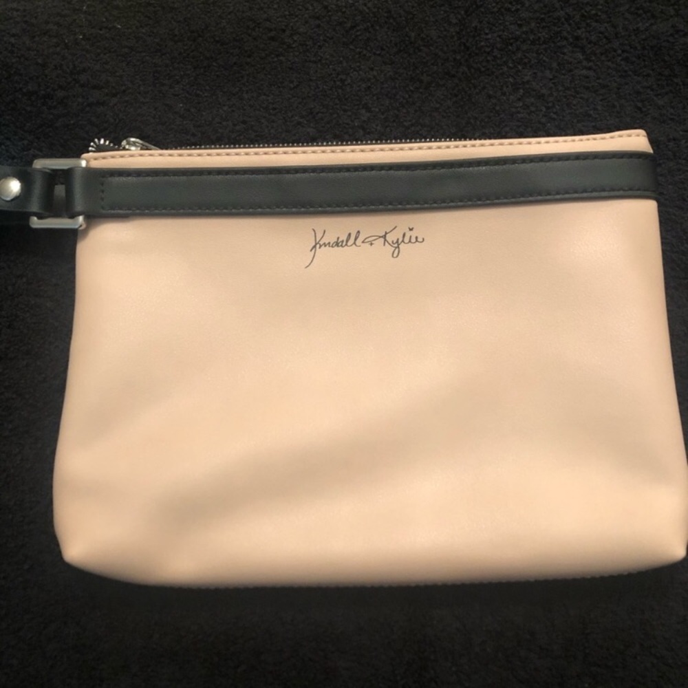 Gorgeous, Kendall and Kylie clutch bag💕 - Picture 2 of 8